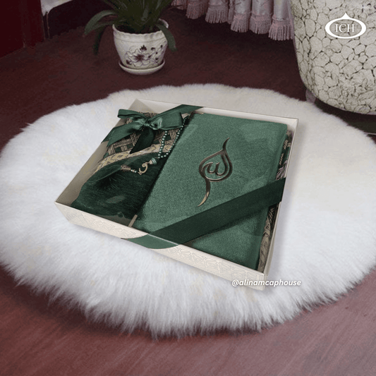 Luxury Islamic Eid Gift Box by Al Inam (ICH-0000-E09) – elegant prayer mat with traditional patterns, smooth misbaha beads and a beautifully bound Yā Sīn for Muslim gifting and worship.
