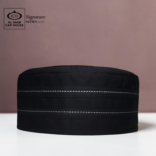 Front view of AL INAM Signature Islamic Prayer Cap ICH-0000-A04 in black color made with soft breathable fabric, premium kufi skull cap for Muslim men, ideal for namaz, Jummah prayer, Eid and daily wear.