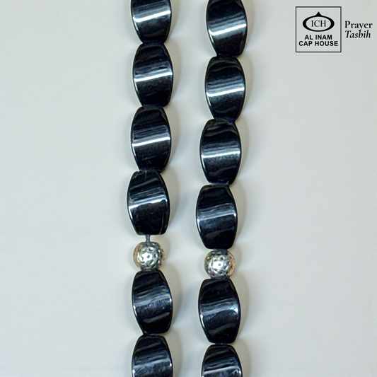 Close-up detail of AL INAM Black Aqeeq Tasbih highlighting polished natural agate stone texture, glossy black finish and premium craftsmanship Islamic dhikr beads design.