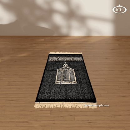 Al Inam Signature Black Janamaz – Comfortable soft prayer mat enhancing focus and devotion during Muslim salah.