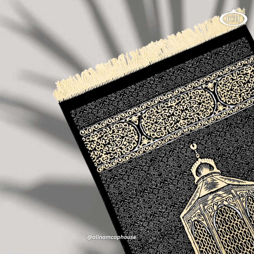 Al Inam Black Muslim Prayer Mat – Premium Islamic Janamaz with soft cushioned fabric and elegant pattern for salah and sujood.