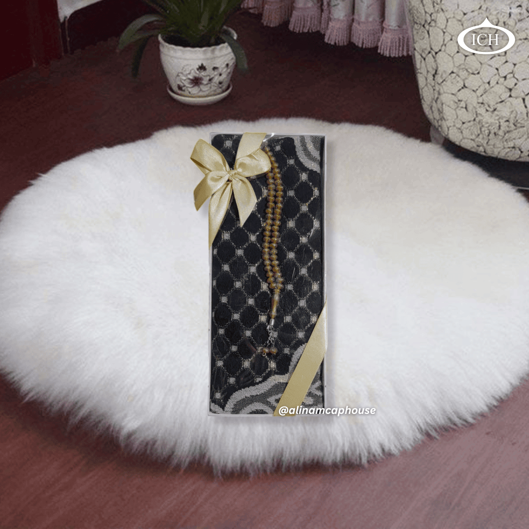 Al Inam Eid Gift Set ICH-0000-E18 – luxury Islamic prayer set including premium cushioned prayer mat and matching tasbih beads, ideal for festive gifting and spiritual devotion.