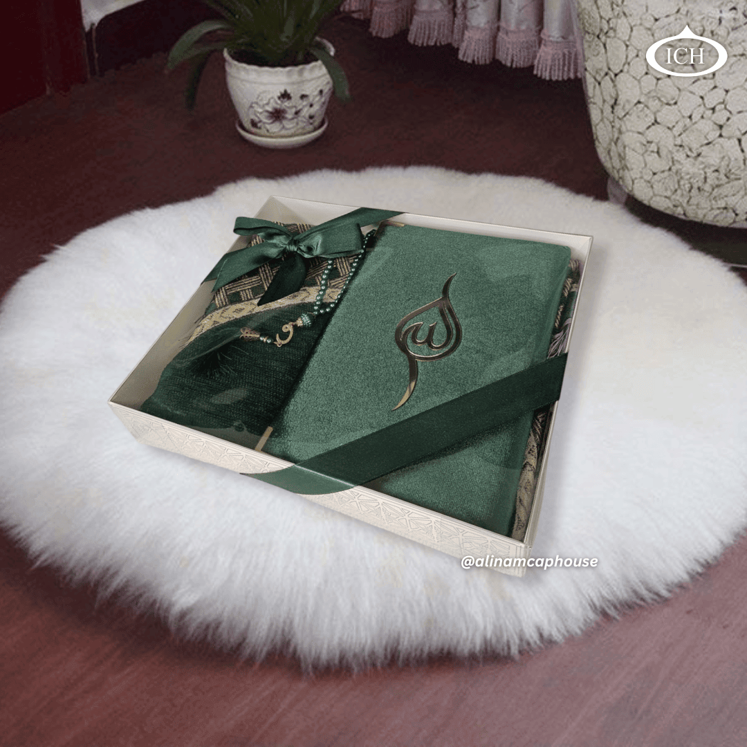 Luxury Islamic Eid Gift Box by Al Inam (ICH-0000-E09) – elegant prayer mat with traditional patterns, smooth misbaha beads and a beautifully bound Yā Sīn for Muslim gifting and worship.
