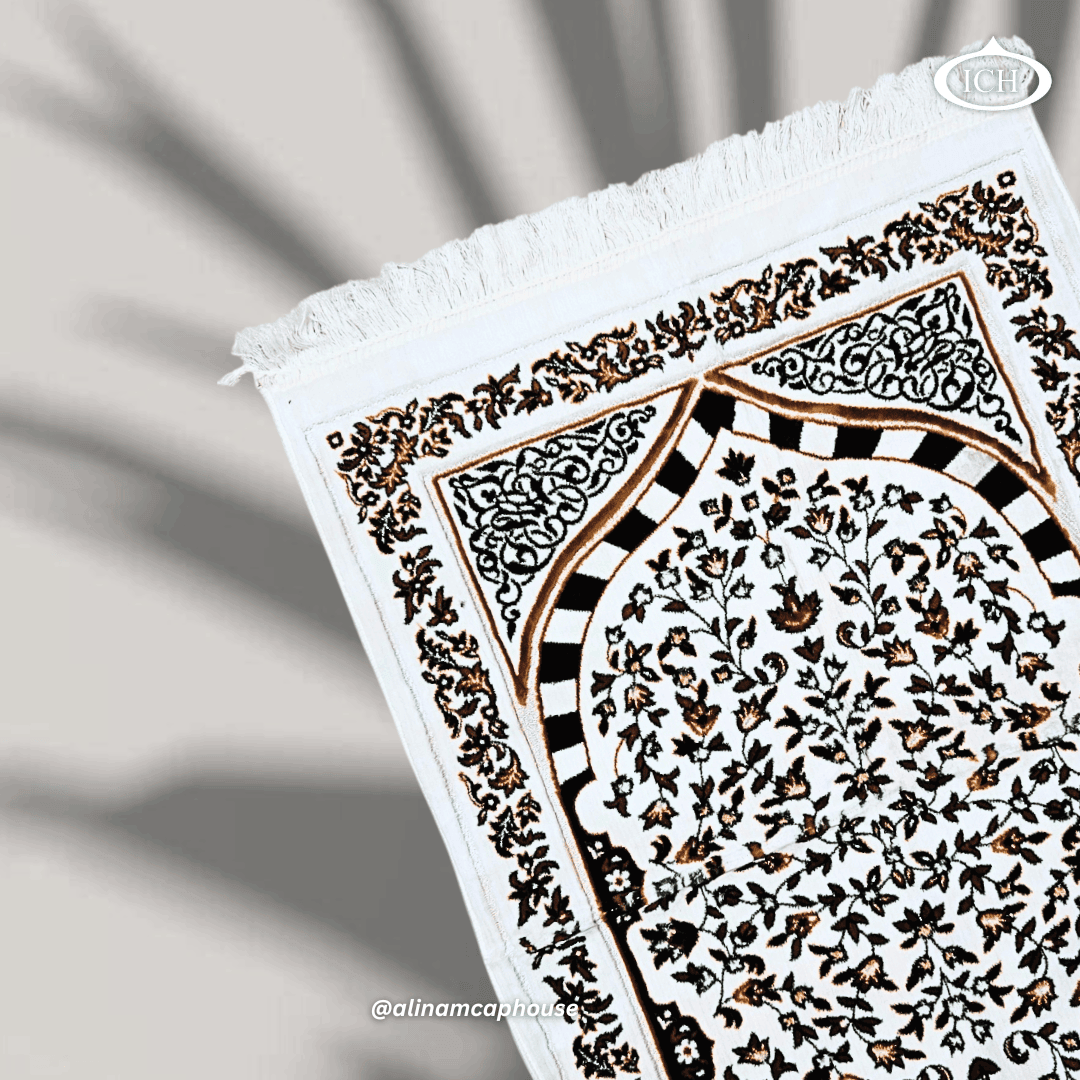 Al Inam Muslim Prayer Mat – Premium Islamic Janamaz with elegant design and soft cushioned fabric for daily salah and sujood.