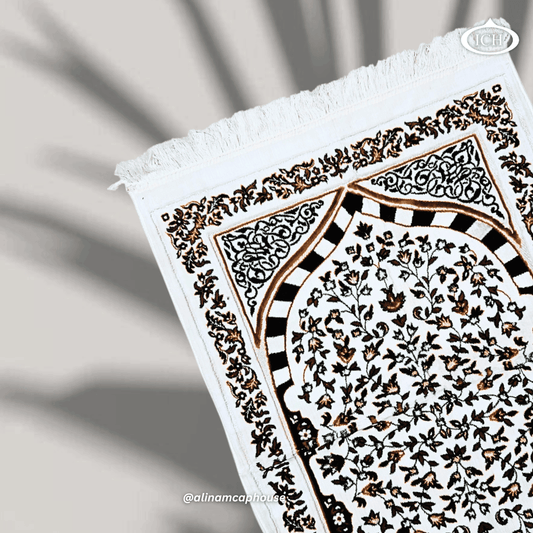 Al Inam Muslim Prayer Mat – Premium Islamic Janamaz with elegant design and soft cushioned fabric for daily salah and sujood.