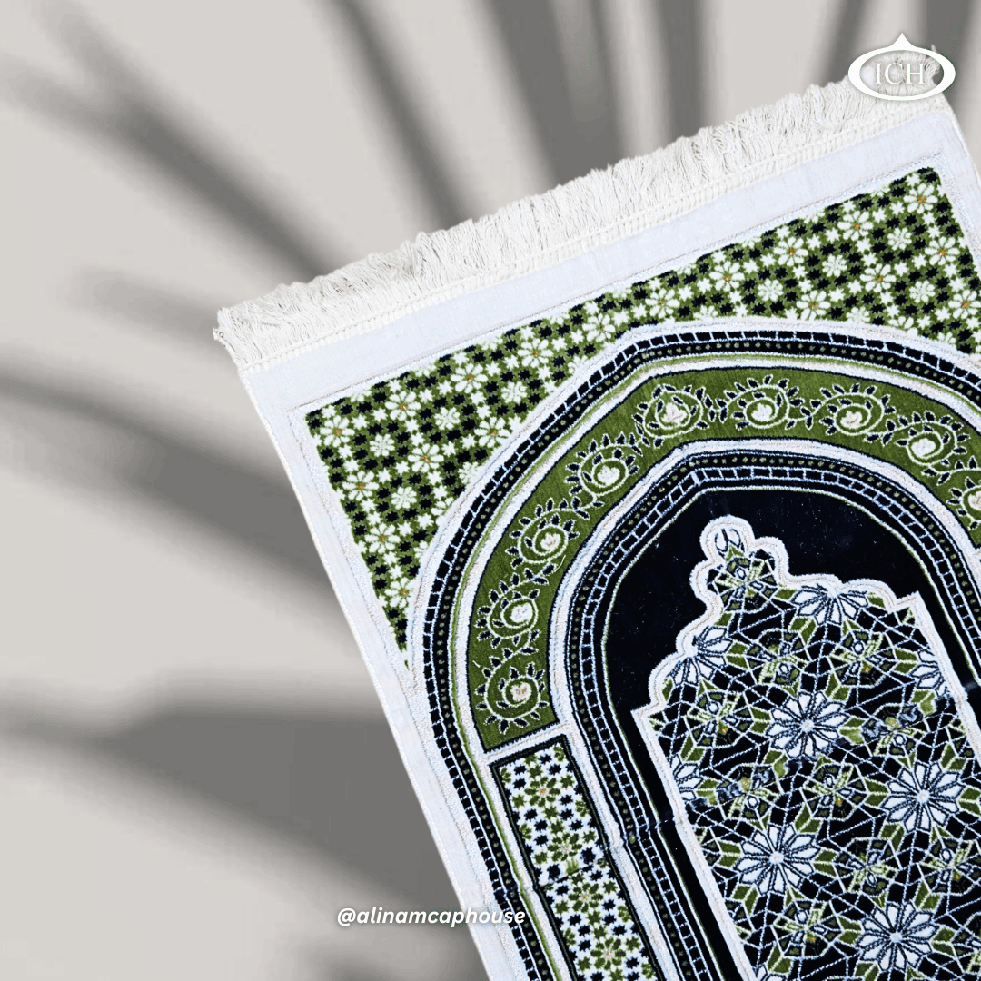 AL INAM Muslim Prayer Mat ICH-0000-P15 – Premium Islamic Janamaz featuring soft cushioned fabric and elegant pattern for daily salah and sujood.