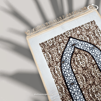 Al Inam prayer mat P03 top view, full layout of prayer rug, intricate design, Islamic prayer mat surface