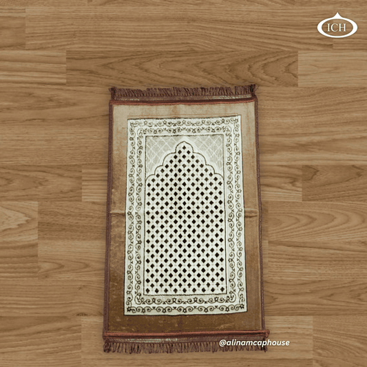 Al Inam prayer mat P06 front view, premium Islamic janamaz, elegant patterned prayer rug, soft fabric detail