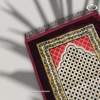 Al Inam prayer mat P07 top view, full surface layout, detailed pattern of janamaz