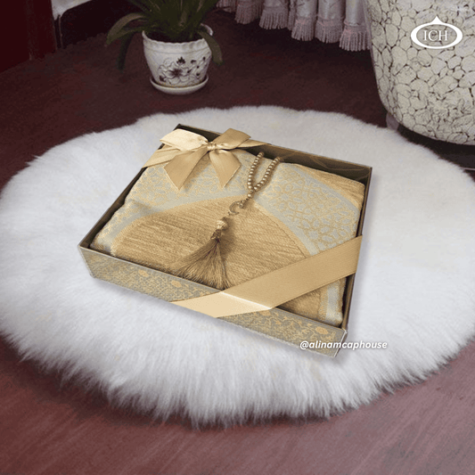 AL INAM Premium Islamic Eid Gift Set – Soft cushioned prayer mat and matching tasbih promoting devotion and elegance.