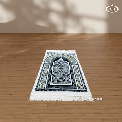 AL INAM Signature Janamaz ICH-0000-P15 – Luxury prayer mat for Muslims with comfortable surface and refined craftsmanship to enhance spiritual focus.