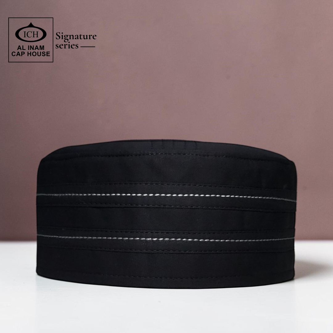 Front view of AL INAM Signature Islamic Prayer Cap ICH-0000-A04 in black color made with soft breathable fabric, premium kufi skull cap for Muslim men, ideal for namaz, Jummah prayer, Eid and daily wear.