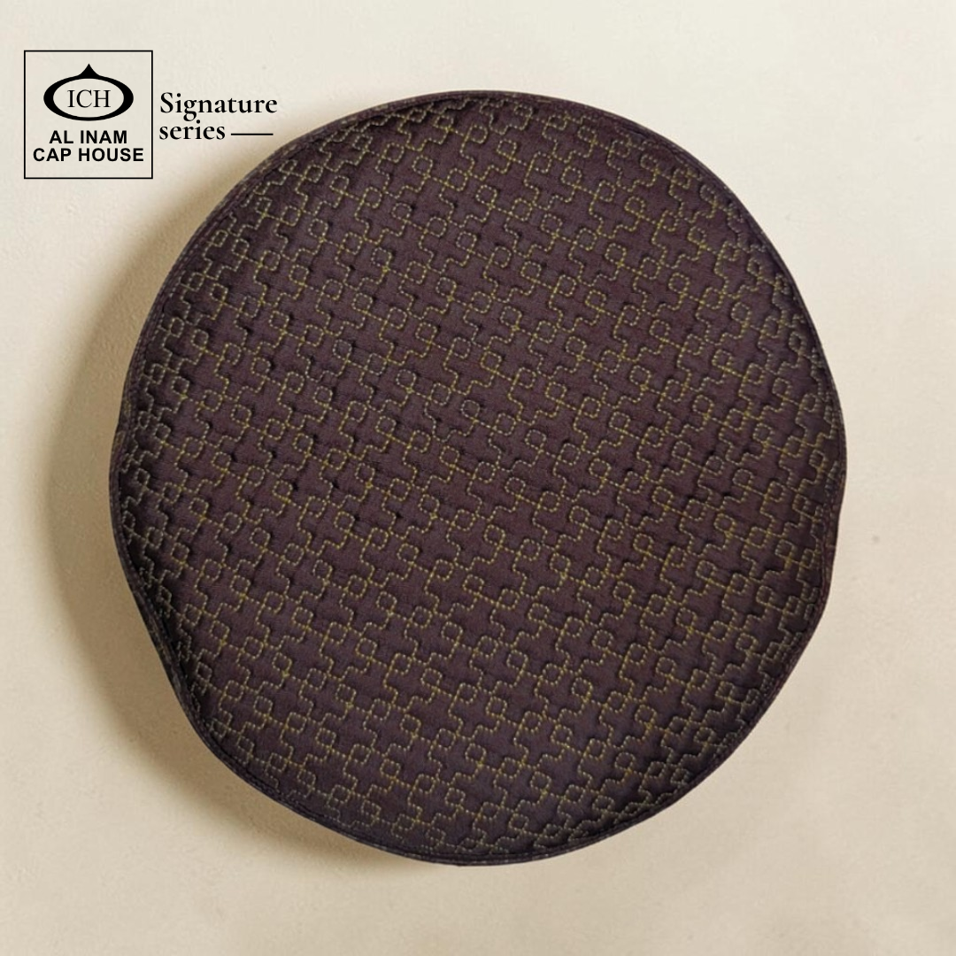 Top pattern detail view of AL INAM Islamic Prayer Cap featuring clean textured finish, breathable cotton construction and lightweight skull cap comfort for Muslim men.